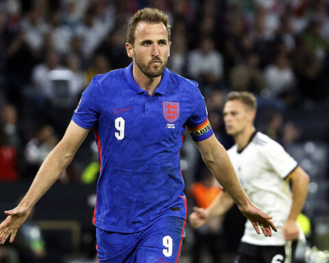 Kane rescues a draw for England in Germany