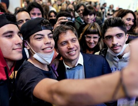 Kicillof defended inclusive language and called on young people to "talk as you want"