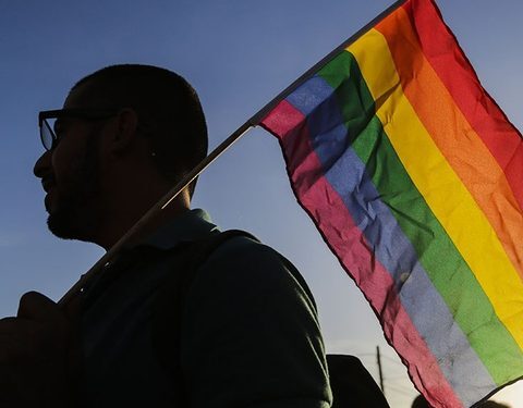 ONU insta a los países a proteger a las personas de la comunidad LGBT desplazadas por la violencia