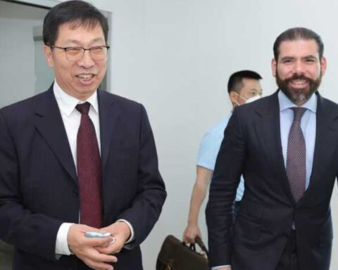 Laureano Ortega receives the ambassador of his ally China Popular