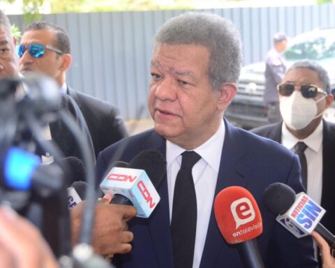 Leonel says Dominican society is doubly in mourning for the death of Ivonne Haza and Frank Rodríguez