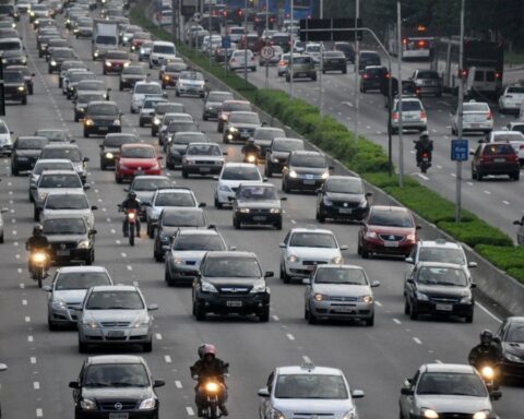 Long weekend: more than 2,000 vehicles travel per hour to the Atlantic Coast