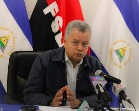 MAG minister, Edward Centeno, Rosario Murillo's "file" falls