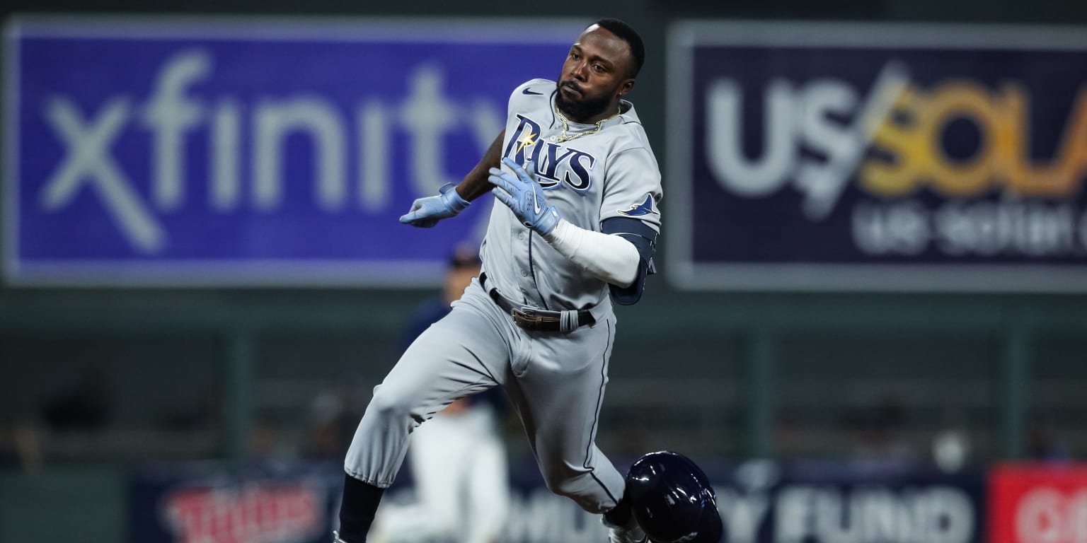 Randy Arozarena se convirtió en el vigesimosexto cubano que pega un jonrón dentro del terreno en Grandes Ligas. Foto: Tomada de MLB.