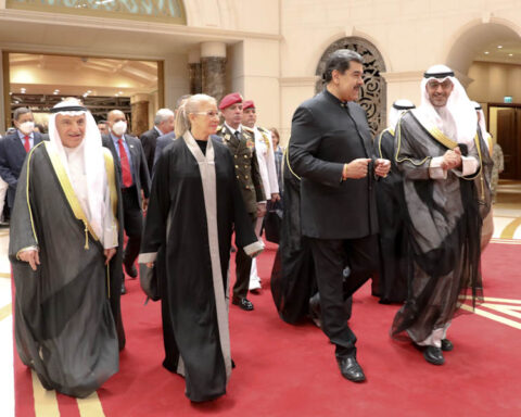 Maduro arrives in Kuwait to strengthen cooperation