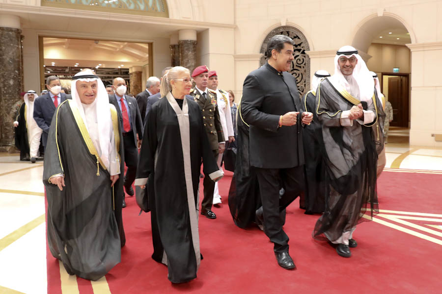 Maduro arrives in Kuwait to strengthen cooperation