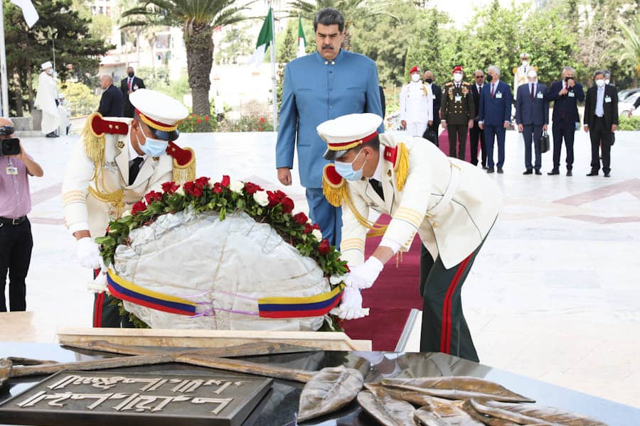 Maduro paid honors to martyrs of the independence of Algeria