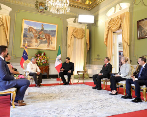 Maduro receives credentials from ambassadors of Mexico and Nicaragua