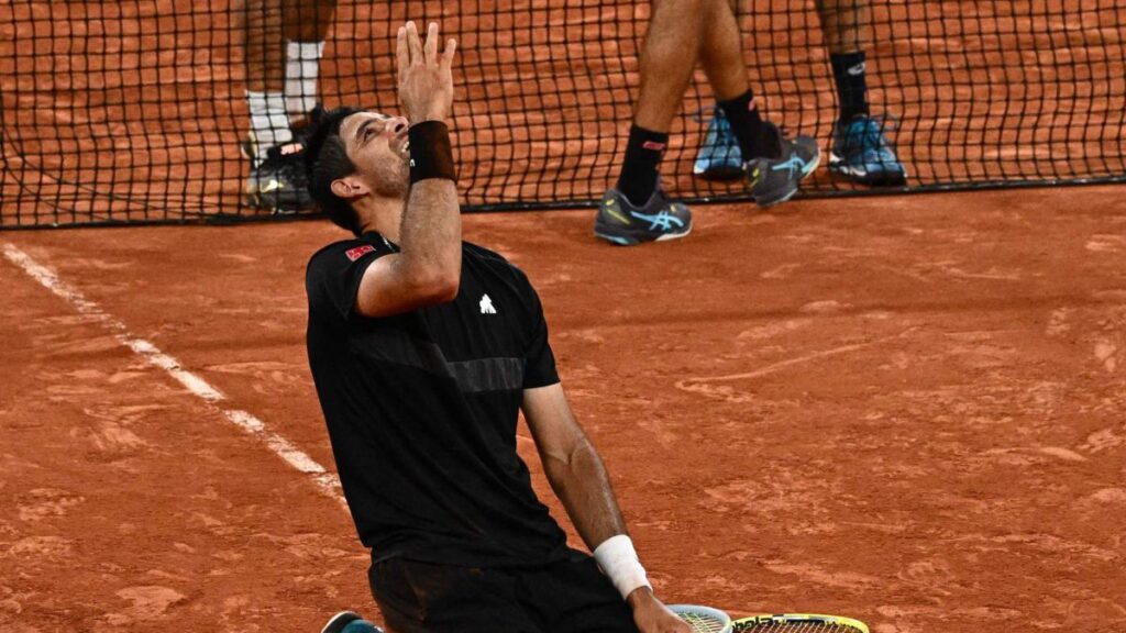 El salvadoreño se proclamó campeón en Roland Garros en la categoría de dobles y es el primer centroamericano que conquista un Grand Slam.