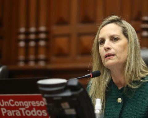 María del Carmen Alva denounces threats to abandon the presidency of Congress