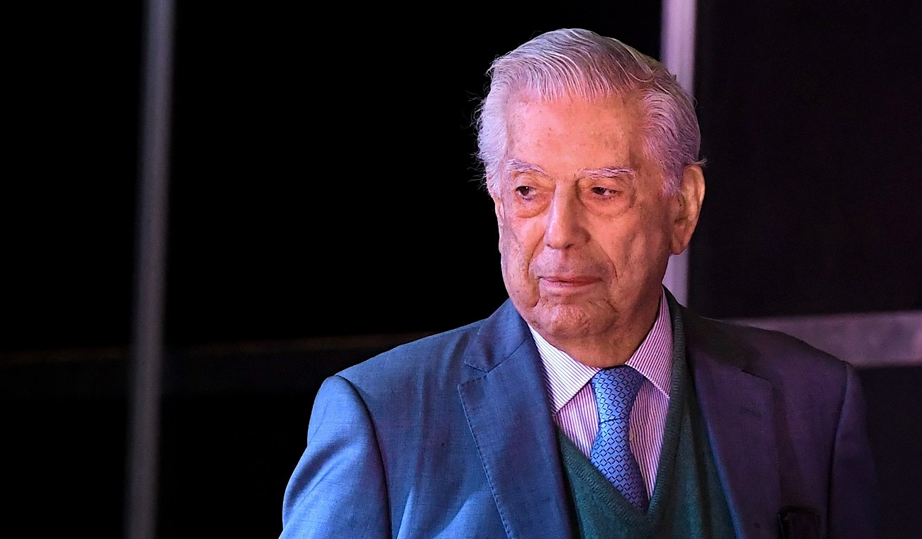 Mario Vargas Llosa hopes that the presidency of Gustavo Petro will be only "a fixable accident"
