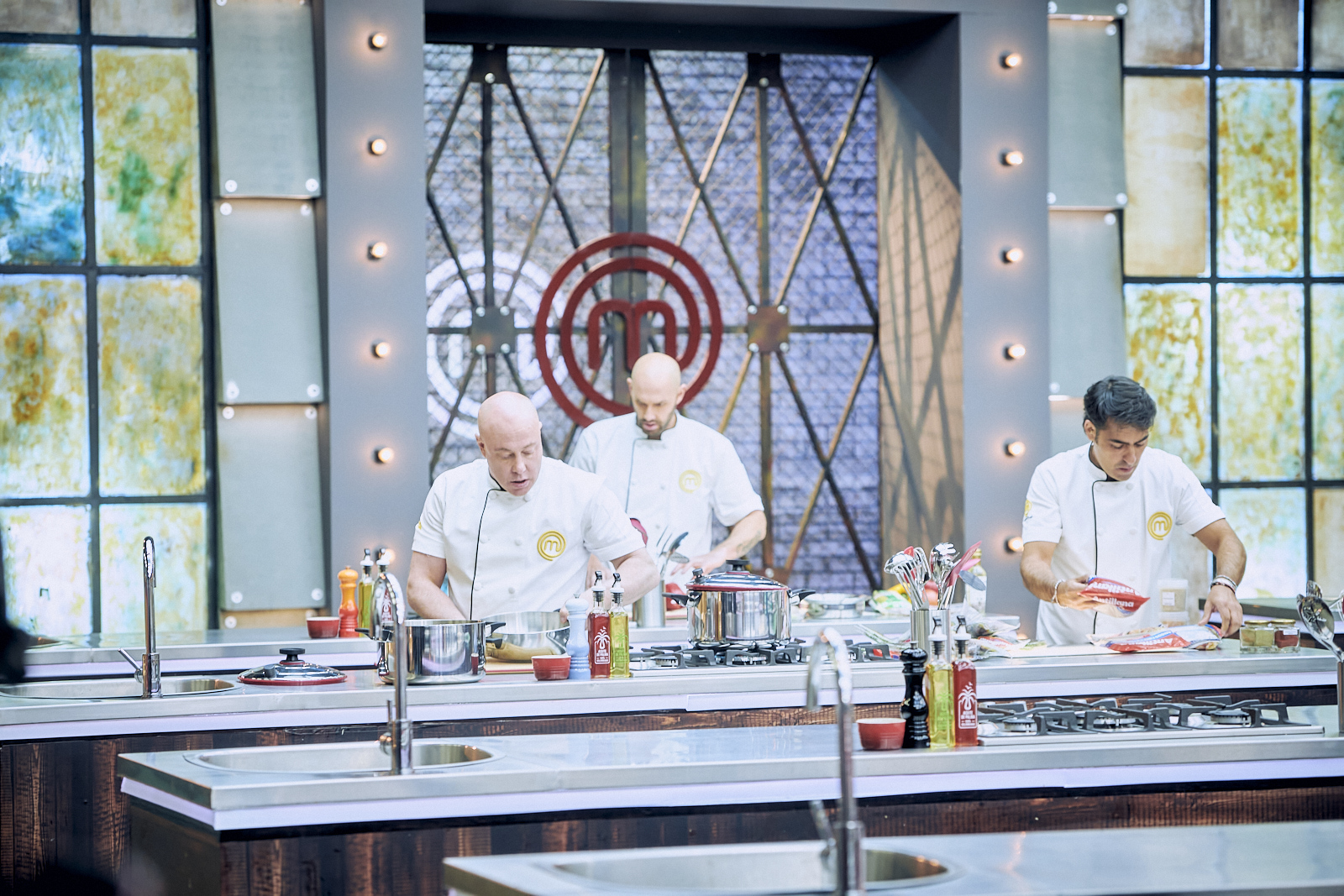 MasterChef juries competed against celebrities and gave them a lesson