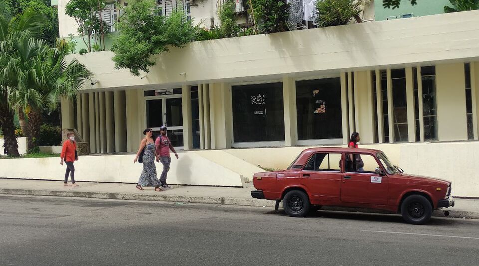 Mexico calmly takes the inexplicable delay in the opening of its bookstore in Cuba