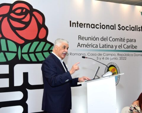 Miguel Vargas promueve unidad en Comité Internacional Socialista