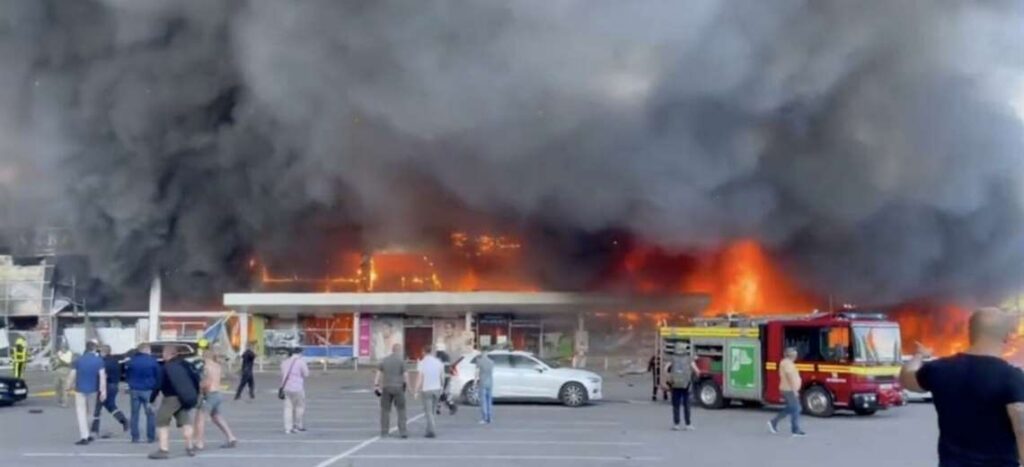 Missile hits Ukrainian shopping mall, causing deaths and injuries