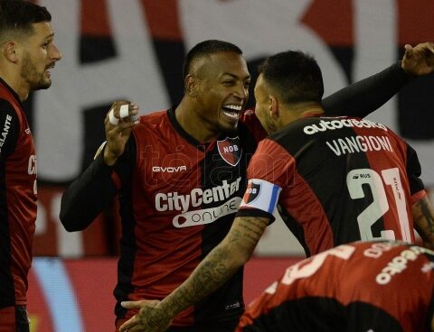 Newell's beat Argentinos and was the only pointer in the tournament