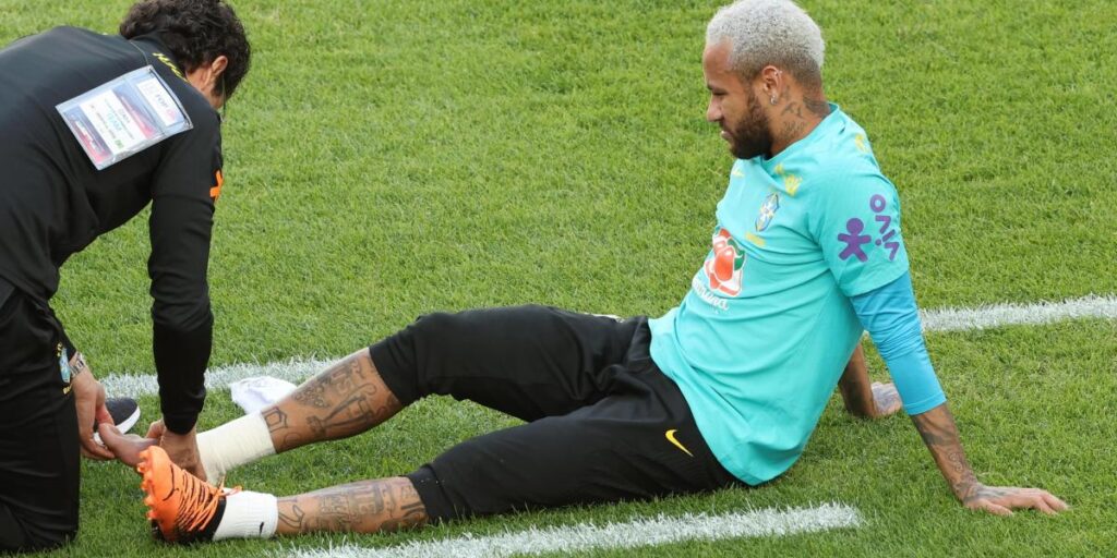 Neymar pulls out of Brazil training