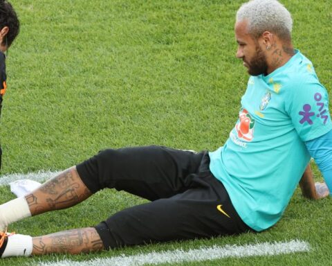 Neymar pulls out of Brazil training