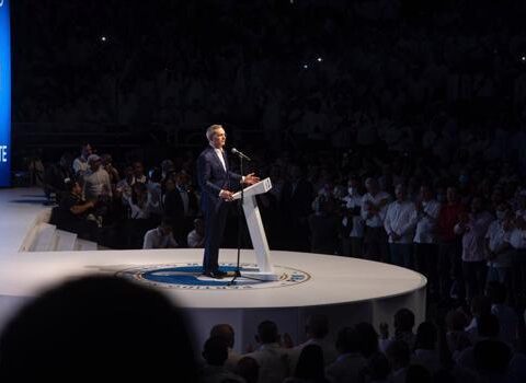 #NoMirePaTra is trending on Twitter