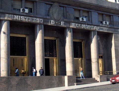 Non-automatic transfers to the provinces reached the highest level of the year