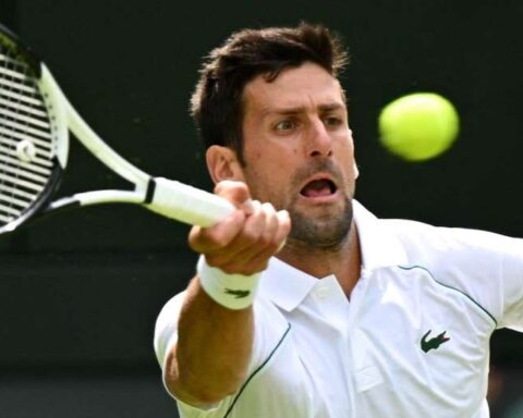 Novak Djokovic comfortably advanced to the third round of Wimbledon