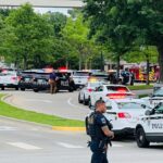 Oficiales en Tulsa, Oklahoma, por el tiroteo en hospital. Foto: AP