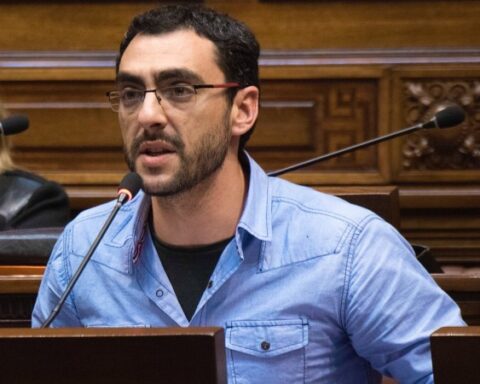 One of the denouncers of deputy Gerardo Núñez apologized.  He had denounced her for defamation