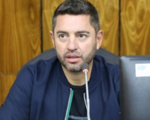 Opponents no longer want a "puppet" president in Deputies