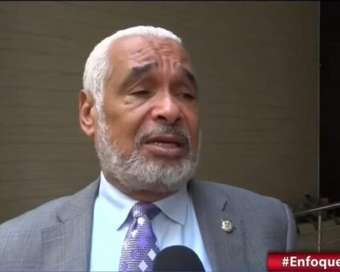 Legisladores oposición y del gobierno reaccionan a petición de Abinader