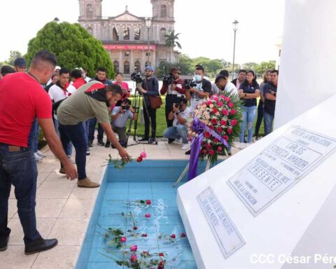 Ortega remains sheltered in El Carmen and sends his militancy to commemorate the birth of Carlos Fonseca