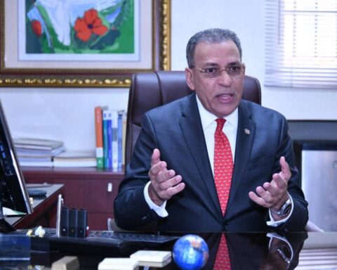 Osiris de León exhorta impulsar conversión de plantas eléctricas a gas natural