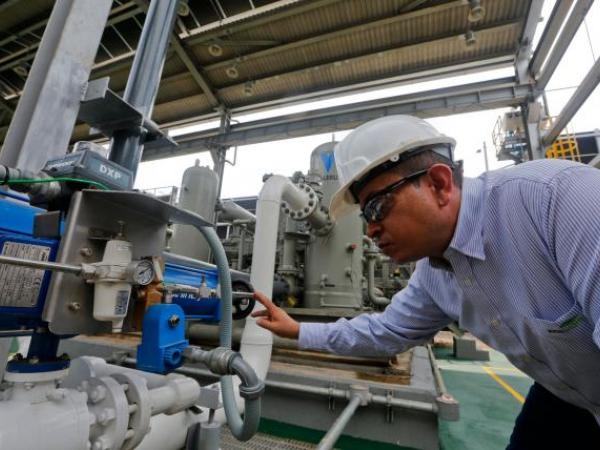 Pacific regasification plant: at all costs