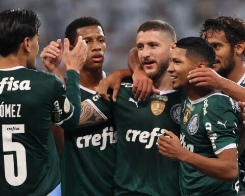 Palmeiras trample Atlético-GO to open up the lead