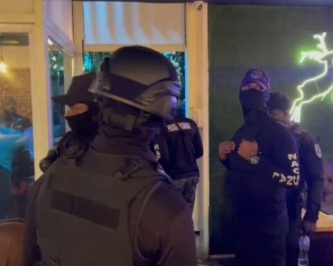 RD Immigration agents arrived at the Haitian restaurant at 10:56 p.m. and arrested several people.