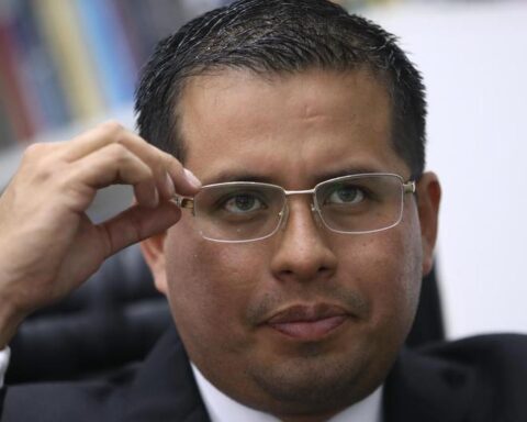 Pedro Castillo collaborates with the investigations "that are constitutional," says his lawyer