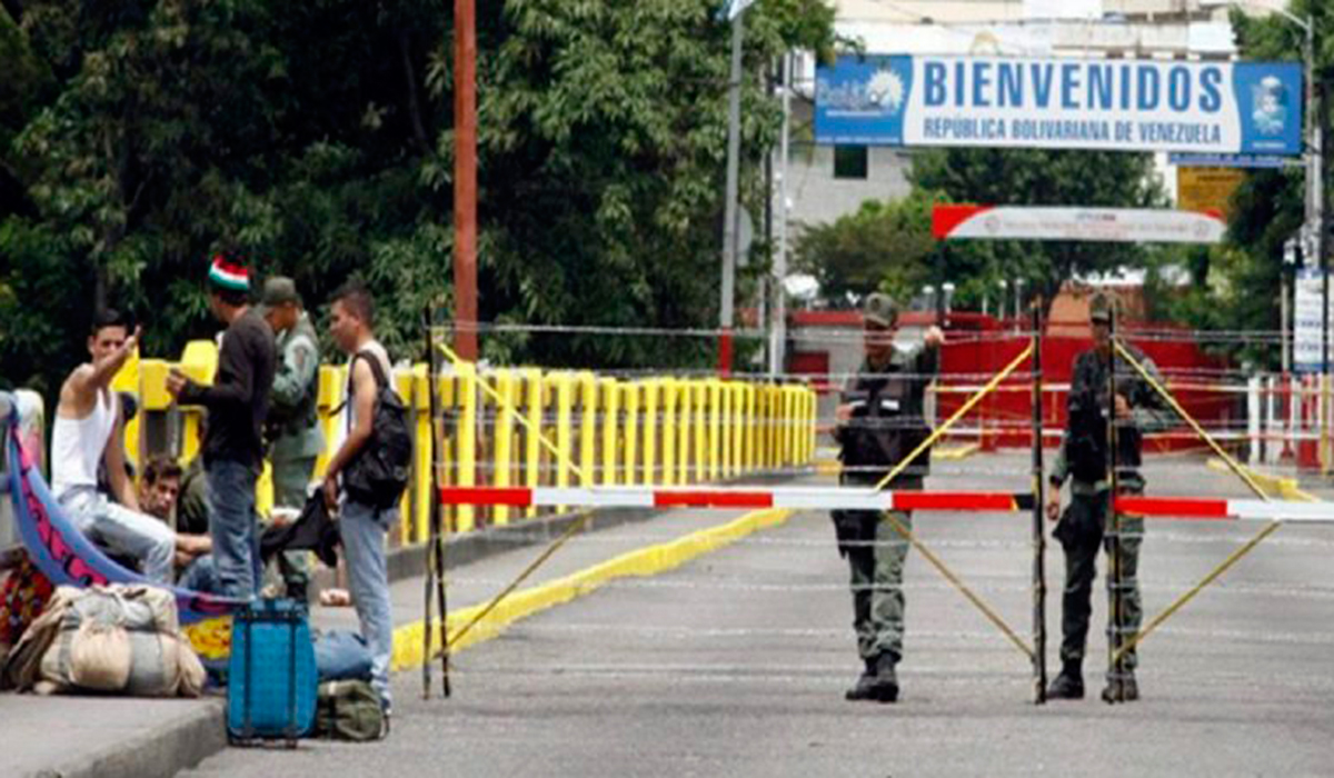 Petro initiated contacts with the Venezuelan government to open the border