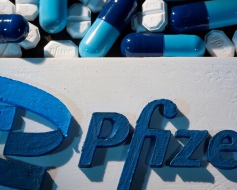 Pfizer requests formal approval in the US of its Paxlovid oral treatment against Covid