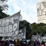 Piqueteros organizations march again to Social Development