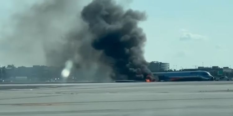 Avión, Aeropuerto Internacional de Miami