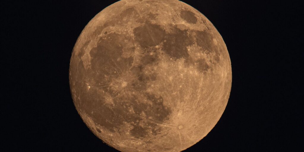 Planetarium in Rio de Janeiro has a schedule to observe the Supermoon