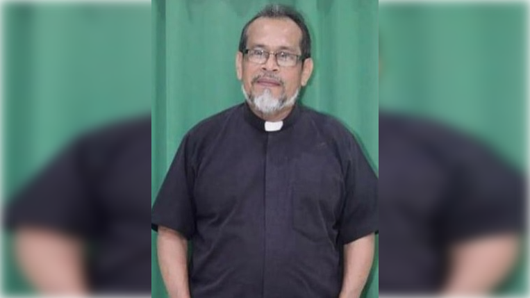 Police detain priest Manuel Salvador García after being involved in an altercation in Nandaime