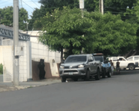 Police take facilities of Trinchera de la Noticia