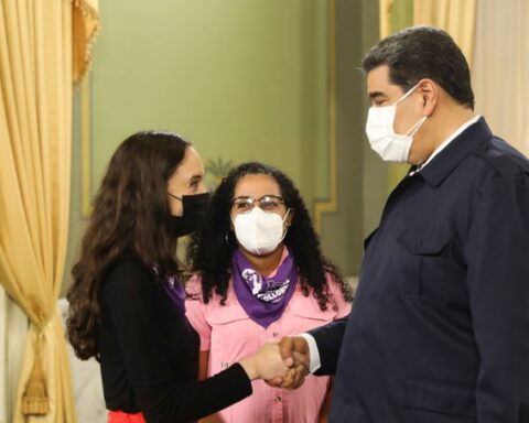 President Maduro held a meeting with the “Alexandra Kollontai” Brigade￼