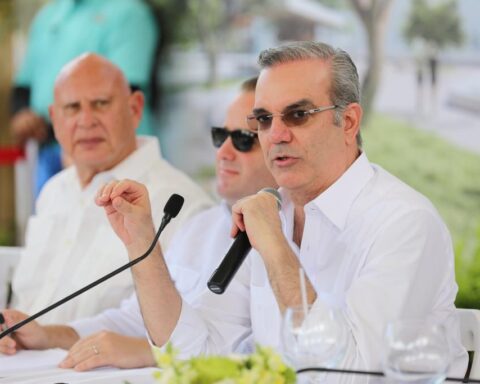 President begins construction work at Samaná entrance with an investment of 300 million