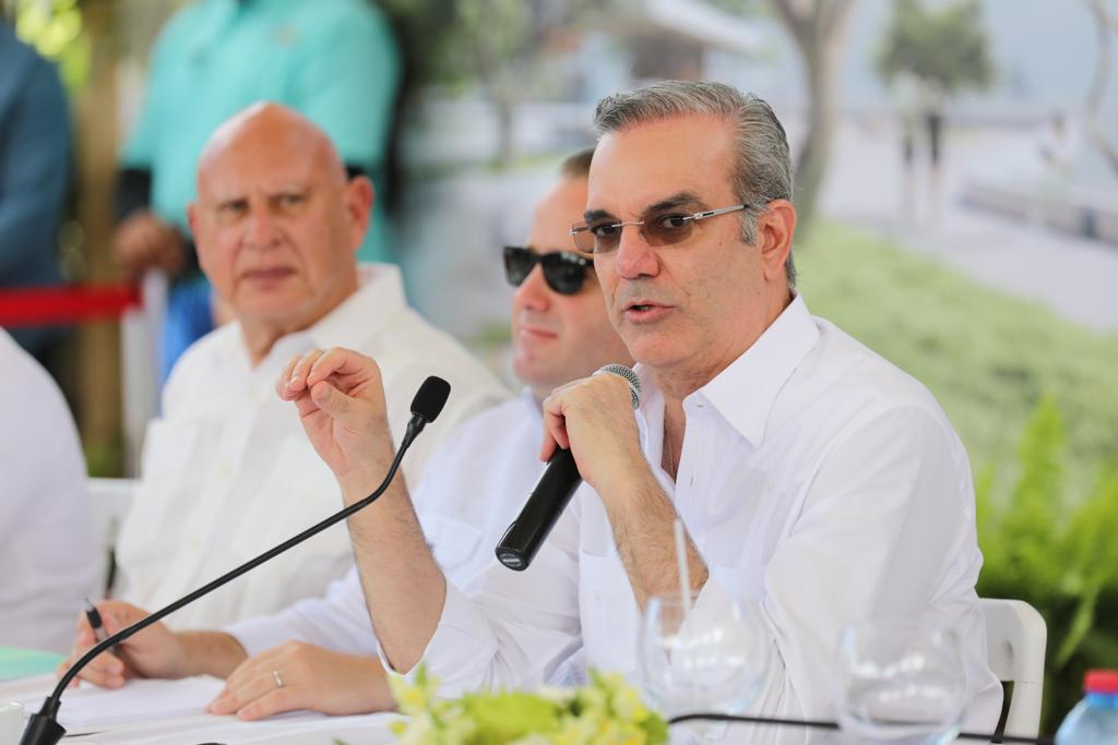 President begins construction work at Samaná entrance with an investment of 300 million