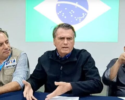 President says he continues to trust investigated former minister