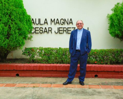 Priest Rolando Alvarado López assumes the rectory of the UCA