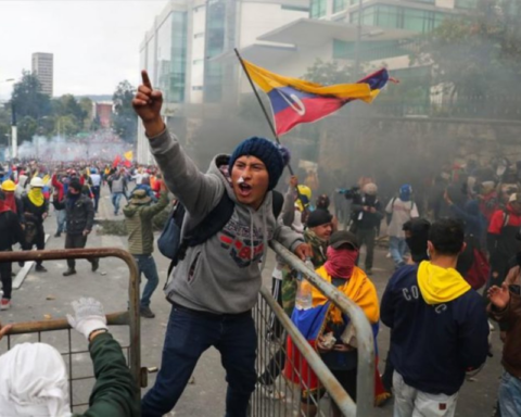 Protesters and Government of Ecuador agree to create a negotiating table