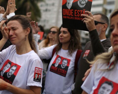 Protesters in Rio demand response about disappearance in Amazonas