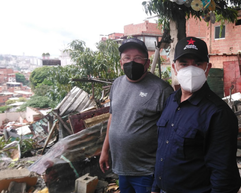 Rains of this #5Jun affected several families in the center of Caracas